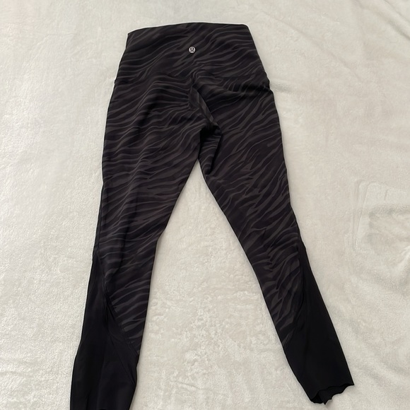 Lululemon leggings size 4 - Picture 6 of 6
